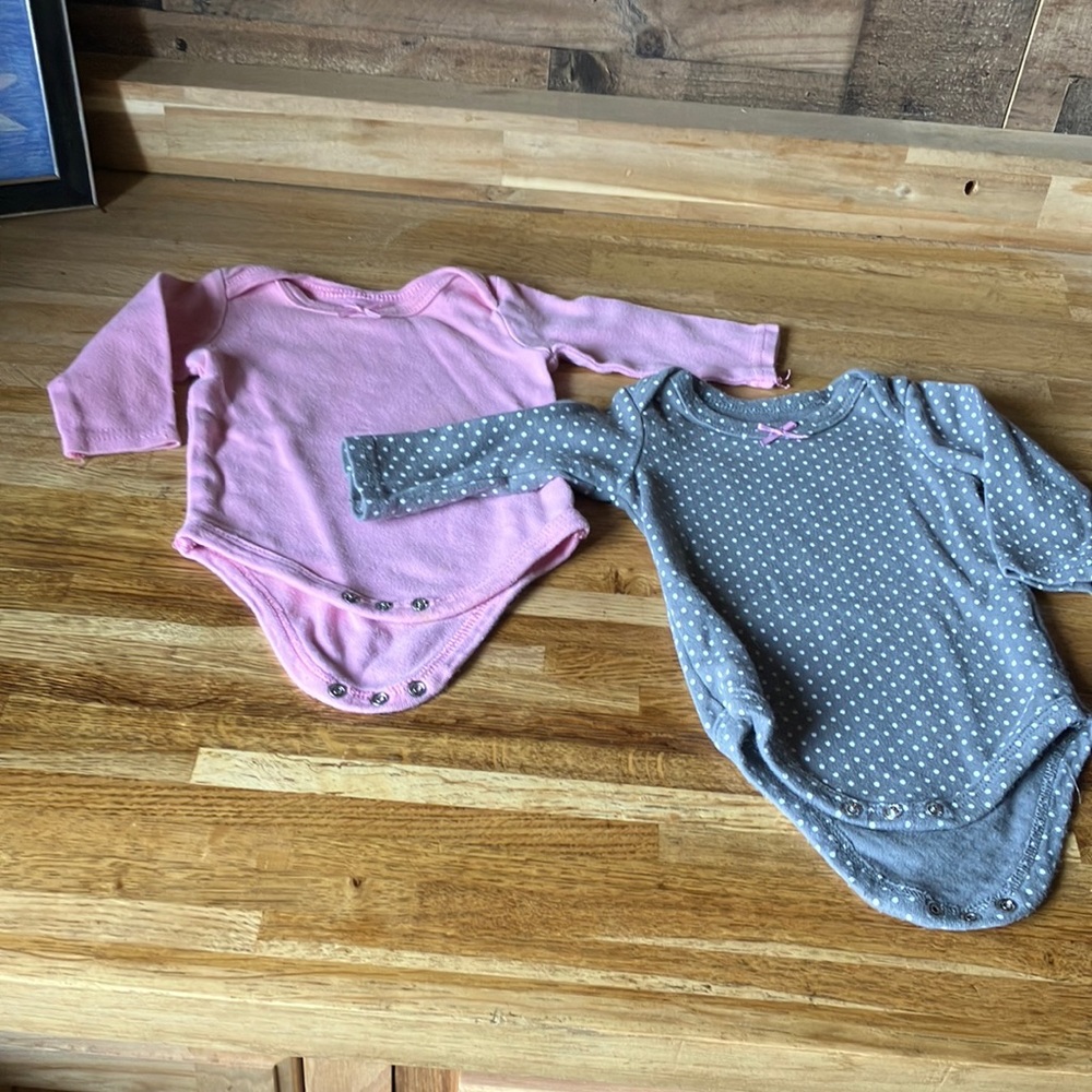 HB long sleeve onesies 0-3 months , smoke free home asking $10 for both